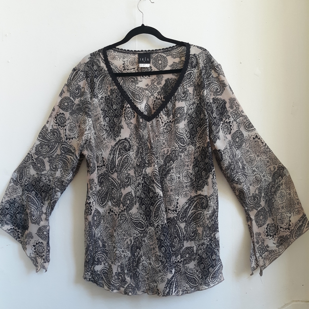 JKLA Sheer split flare sleeved paisley summer top